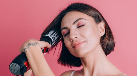 آموزش حالت‌دهی مو با سشوار برس دار بدون آسیب | نکاتی که آرایشگرها نمی‌گویند